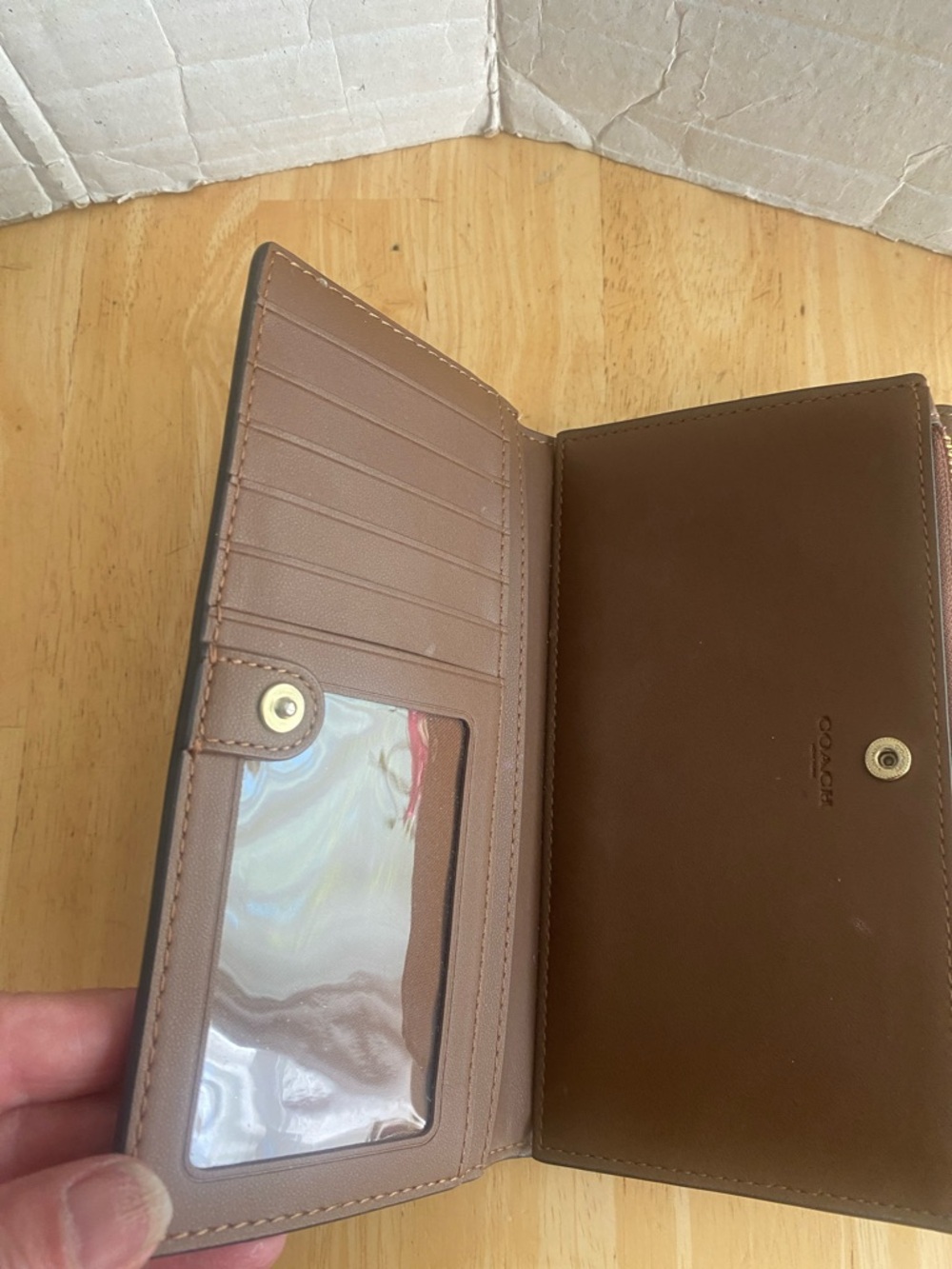 Coach Brown Signature Continental Wallet w Gold Logo & center zipper area EUC - Picture 6 of 15